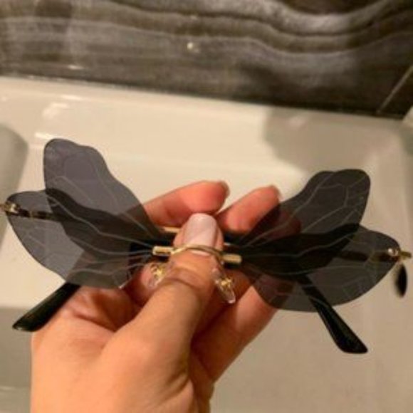 Fairy Wing Sunglasses - Picture 3 of 4